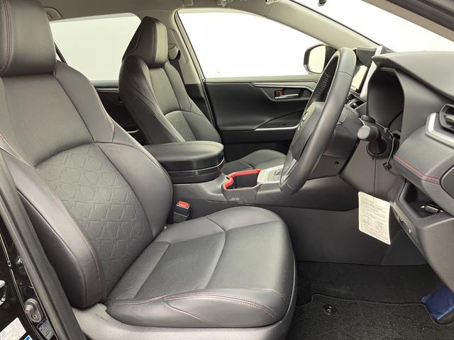 ＲＡＶ４ アドベンチャー　オフロードパッケージ　純正９型ナビ　パワーバックドア　ＢＳＭ　ＲＣＴＡ　アダプティブクルーズ　シートヒーター／ベンチレーション　ステアリングヒーター　メモリ機能付パワーシート　１００Ｖ電源　ＴＲＤマッドフラップ　禁煙車（25枚目）