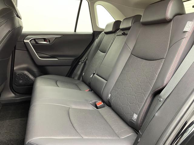 ＲＡＶ４ アドベンチャー　オフロードパッケージ　純正９型ナビ　パワーバックドア　ＢＳＭ　ＲＣＴＡ　アダプティブクルーズ　シートヒーター／ベンチレーション　ステアリングヒーター　メモリ機能付パワーシート　１００Ｖ電源　ＴＲＤマッドフラップ　禁煙車（30枚目）