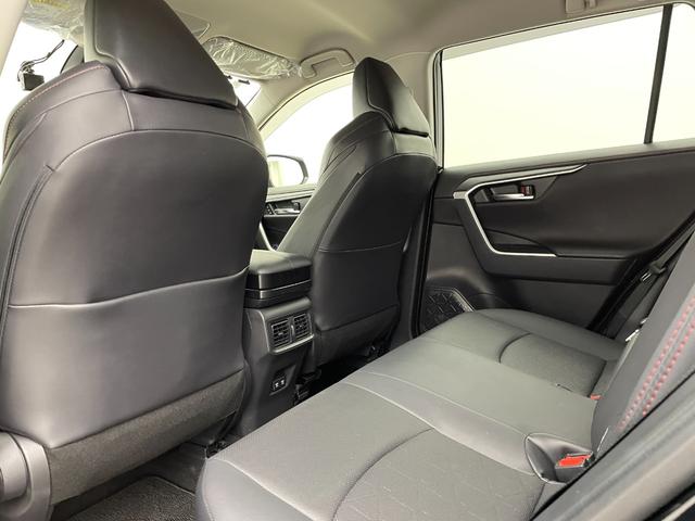 ＲＡＶ４ アドベンチャー　オフロードパッケージ　純正９型ナビ　パワーバックドア　ＢＳＭ　ＲＣＴＡ　アダプティブクルーズ　シートヒーター／ベンチレーション　ステアリングヒーター　メモリ機能付パワーシート　１００Ｖ電源　ＴＲＤマッドフラップ　禁煙車（31枚目）