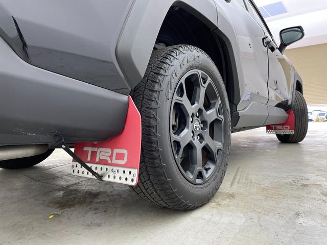 ＲＡＶ４ アドベンチャー　オフロードパッケージ　純正９型ナビ　パワーバックドア　ＢＳＭ　ＲＣＴＡ　アダプティブクルーズ　シートヒーター／ベンチレーション　ステアリングヒーター　メモリ機能付パワーシート　１００Ｖ電源　ＴＲＤマッドフラップ　禁煙車（42枚目）