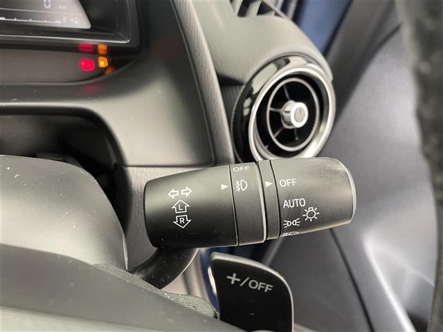 デミオ ＸＤツーリング　純正ナビ　ＢＳＭ　レーダークルーズコントロール　衝突軽減ブレーキ　シートヒーター　ドライブレコーダー　ＥＴＣ　ＬＥＤヘッドライト　フォグランプ　純正１６インチＡＷ　スマートキー　禁煙車（12枚目）