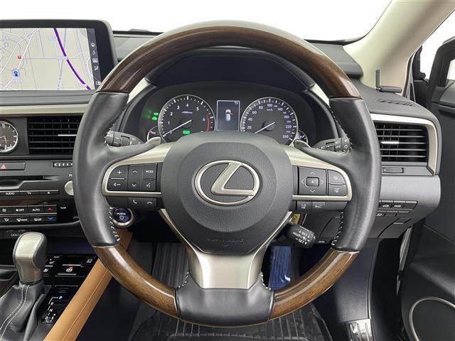 ＲＸ ＲＸ４５０ｈ　バージョンＬ　４ＷＤ　パノラマルーフ　全周囲カメラ　三眼ＬＥＤヘッド　ＢＳＭ　ＨＵＤ　１００Ｖ電源　後席電動格納　前後席シートヒーター　ステアリングヒーター　パワーバックドア　追従クルーズ　純正ＥＧスターター　禁煙（10枚目）