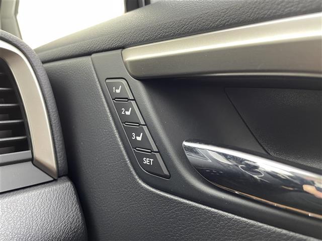 ＲＸ ＲＸ４５０ｈ　バージョンＬ　４ＷＤ　パノラマルーフ　全周囲カメラ　三眼ＬＥＤヘッド　ＢＳＭ　ＨＵＤ　１００Ｖ電源　後席電動格納　前後席シートヒーター　ステアリングヒーター　パワーバックドア　追従クルーズ　純正ＥＧスターター　禁煙（12枚目）