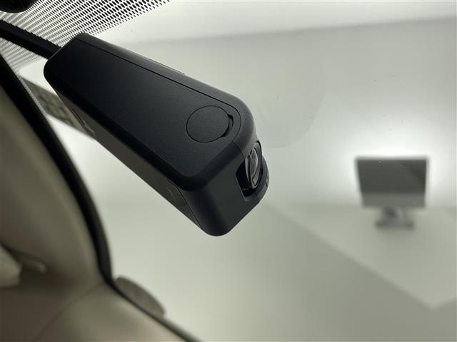 ＲＸ ＲＸ４５０ｈ　バージョンＬ　４ＷＤ　パノラマルーフ　全周囲カメラ　三眼ＬＥＤヘッド　ＢＳＭ　ＨＵＤ　１００Ｖ電源　後席電動格納　前後席シートヒーター　ステアリングヒーター　パワーバックドア　追従クルーズ　純正ＥＧスターター　禁煙（14枚目）