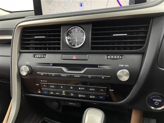 ＲＸ ＲＸ４５０ｈ　バージョンＬ　４ＷＤ　パノラマルーフ　全周囲カメラ　三眼ＬＥＤヘッド　ＢＳＭ　ＨＵＤ　１００Ｖ電源　後席電動格納　前後席シートヒーター　ステアリングヒーター　パワーバックドア　追従クルーズ　純正ＥＧスターター　禁煙（15枚目）