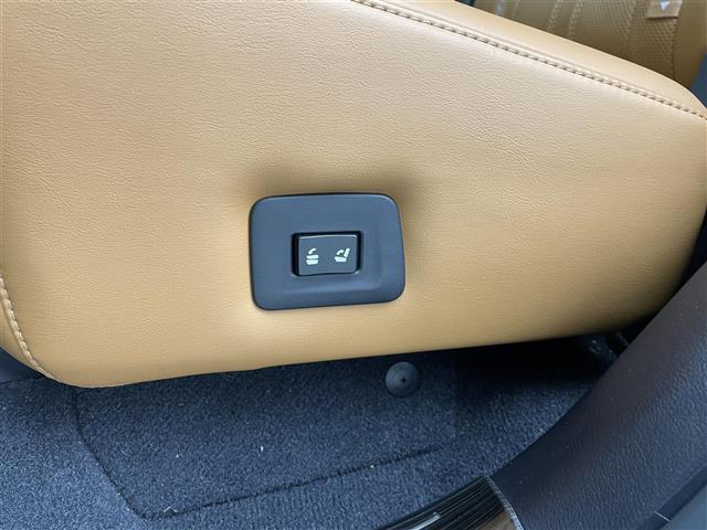 ＲＸ ＲＸ４５０ｈ　バージョンＬ　４ＷＤ　パノラマルーフ　全周囲カメラ　三眼ＬＥＤヘッド　ＢＳＭ　ＨＵＤ　１００Ｖ電源　後席電動格納　前後席シートヒーター　ステアリングヒーター　パワーバックドア　追従クルーズ　純正ＥＧスターター　禁煙（26枚目）