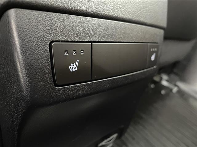 ＲＸ ＲＸ４５０ｈ　バージョンＬ　４ＷＤ　パノラマルーフ　全周囲カメラ　三眼ＬＥＤヘッド　ＢＳＭ　ＨＵＤ　１００Ｖ電源　後席電動格納　前後席シートヒーター　ステアリングヒーター　パワーバックドア　追従クルーズ　純正ＥＧスターター　禁煙（27枚目）