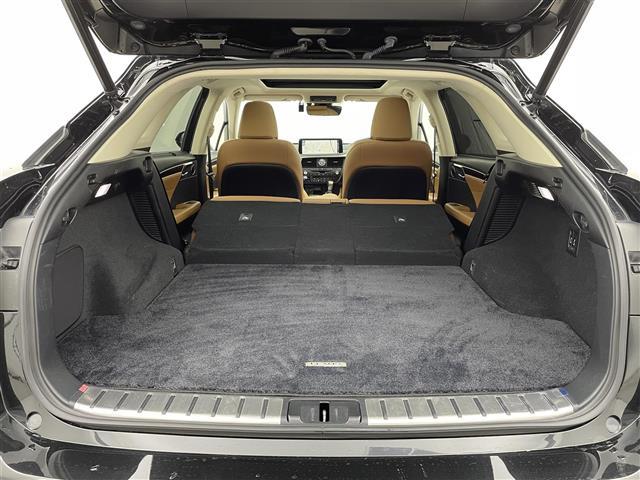 ＲＸ ＲＸ４５０ｈ　バージョンＬ　４ＷＤ　パノラマルーフ　全周囲カメラ　三眼ＬＥＤヘッド　ＢＳＭ　ＨＵＤ　１００Ｖ電源　後席電動格納　前後席シートヒーター　ステアリングヒーター　パワーバックドア　追従クルーズ　純正ＥＧスターター　禁煙（30枚目）