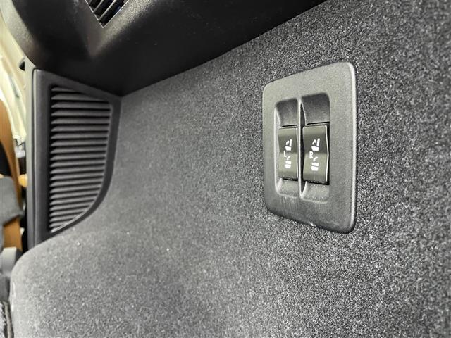 ＲＸ ＲＸ４５０ｈ　バージョンＬ　４ＷＤ　パノラマルーフ　全周囲カメラ　三眼ＬＥＤヘッド　ＢＳＭ　ＨＵＤ　１００Ｖ電源　後席電動格納　前後席シートヒーター　ステアリングヒーター　パワーバックドア　追従クルーズ　純正ＥＧスターター　禁煙（31枚目）