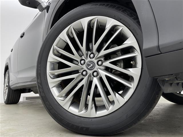 ＲＸ ＲＸ４５０ｈ　バージョンＬ　４ＷＤ　パノラマルーフ　全周囲カメラ　三眼ＬＥＤヘッド　ＢＳＭ　ＨＵＤ　１００Ｖ電源　後席電動格納　前後席シートヒーター　ステアリングヒーター　パワーバックドア　追従クルーズ　純正ＥＧスターター　禁煙（33枚目）