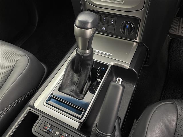 ランドクルーザープラド TX Lパッケージ マットブラックエディション 純正9型ナビ 黒革シート シートヒーター/ベンチレーション アダプティブクルーズ 前後クリアランスソナー ルーフレール 専用18インチAW フルセグTV バックモニター Bluetoothオーディオ(17枚目)
