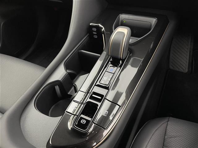 クラウンスポーツ Z 純正ナビ 全周囲カメラ デジタルインナーミラー BSM RCTA プロドライビングアシスト パワーバックドア トヨタチームメイト フルセグTV ワイヤレス充電 ETC2.0 100V電源 禁煙車(17枚目)