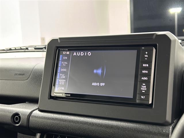 ジムニー XG 届け出済未使用車 ナビ 衝突軽減システム レーンアシスト ダウンヒルアシストコントロール アイドリングストップ 横滑り防止 ヘッドライトレベライザー リモコンキー 背面タイヤ サイドバイザー 禁煙車(5枚目)