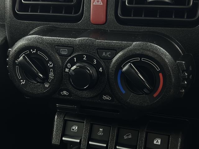 ジムニー XG 届け出済未使用車 ナビ 衝突軽減システム レーンアシスト ダウンヒルアシストコントロール アイドリングストップ 横滑り防止 ヘッドライトレベライザー リモコンキー 背面タイヤ サイドバイザー 禁煙車(11枚目)