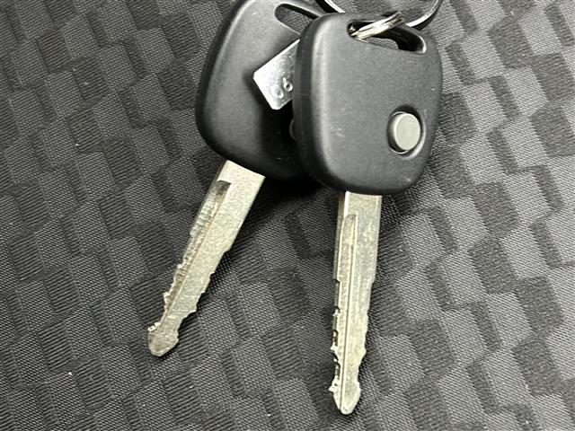 ジムニー XG 届け出済未使用車 ナビ 衝突軽減システム レーンアシスト ダウンヒルアシストコントロール アイドリングストップ 横滑り防止 ヘッドライトレベライザー リモコンキー 背面タイヤ サイドバイザー 禁煙車(12枚目)