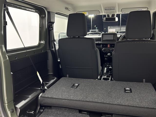 ジムニー XG 届け出済未使用車 ナビ 衝突軽減システム レーンアシスト ダウンヒルアシストコントロール アイドリングストップ 横滑り防止 ヘッドライトレベライザー リモコンキー 背面タイヤ サイドバイザー 禁煙車(25枚目)