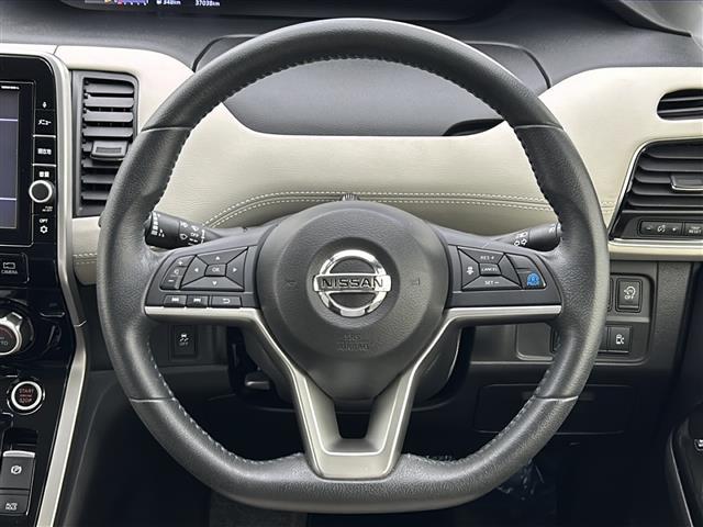 セレナ ライダー　オーテック　３０ｔｈ　ワンオーナー　純正９インチナビ：ＭＭ５１６Ｄ－Ｌ　Ｂｌｕｅｔｏｏｔｈ／フルセグＴＶ／ＣＤ／ＤＶＤ／ＡＭ／ＦＭ／ＨＤＭＩ　全方位カメラ　プロパイロット　フリップダウンモニター　スマートルームミラー（4枚目）