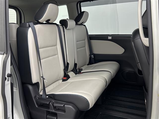 セレナ ライダー　オーテック　３０ｔｈ　ワンオーナー　純正９インチナビ：ＭＭ５１６Ｄ－Ｌ　Ｂｌｕｅｔｏｏｔｈ／フルセグＴＶ／ＣＤ／ＤＶＤ／ＡＭ／ＦＭ／ＨＤＭＩ　全方位カメラ　プロパイロット　フリップダウンモニター　スマートルームミラー（22枚目）