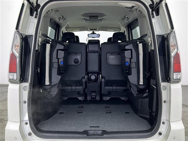 セレナ ライダー　オーテック　３０ｔｈ　ワンオーナー　純正９インチナビ：ＭＭ５１６Ｄ－Ｌ　Ｂｌｕｅｔｏｏｔｈ／フルセグＴＶ／ＣＤ／ＤＶＤ／ＡＭ／ＦＭ／ＨＤＭＩ　全方位カメラ　プロパイロット　フリップダウンモニター　スマートルームミラー（28枚目）