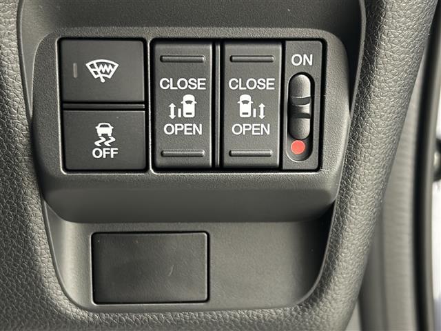 フリード ｅ：ＨＥＶエアー　ＥＸ　純正９インチナビ：ＬＸＭ－２４２ＺＦＮＩ（Ｂｌｕｅｔｏｏｔｈ／Ａｐｐｌｅ　ＣａｒＰｌａｙ／ＴＶ／Ａｎｄｒｏｉｄ　Ａｕｔｏ）　全方位カメラ　前席シートヒーター　両側パワースライドドア　レーダクルコン（14枚目）