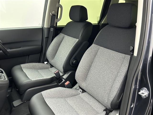 フリード ｅ：ＨＥＶエアー　ＥＸ　純正９インチナビ：ＬＸＭ－２４２ＺＦＮＩ（Ｂｌｕｅｔｏｏｔｈ／Ａｐｐｌｅ　ＣａｒＰｌａｙ／ＴＶ／Ａｎｄｒｏｉｄ　Ａｕｔｏ）　全方位カメラ　前席シートヒーター　両側パワースライドドア　レーダクルコン（21枚目）