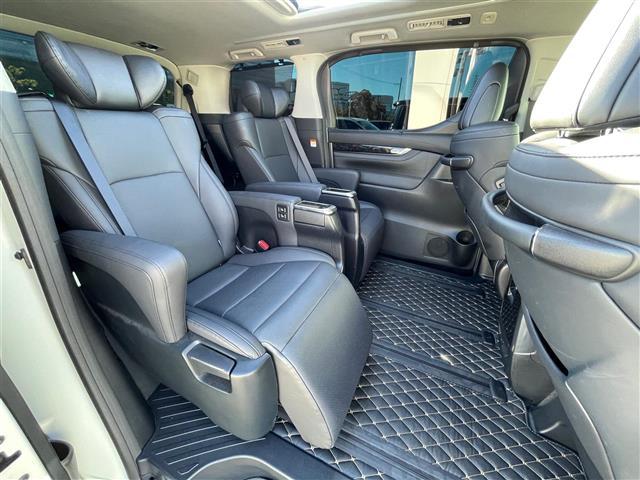 アルファード ２．５Ｓ　Ｃパッケージ　純正９．８インチナビ　フルセグＴＶ　バックモニター　１２．１インチ後席モニター　サンルーフ　ＢＳＭ　デジタルインナーミラー　電動リアゲート　パワーシート　エアシートヒーター　　ＥＴＣ　三眼ＬＥＤ（14枚目）