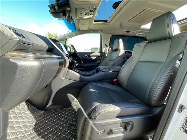 アルファード ２．５Ｓ　Ｃパッケージ　純正９．８インチナビ　フルセグＴＶ　バックモニター　１２．１インチ後席モニター　サンルーフ　ＢＳＭ　デジタルインナーミラー　電動リアゲート　パワーシート　エアシートヒーター　　ＥＴＣ　三眼ＬＥＤ（32枚目）