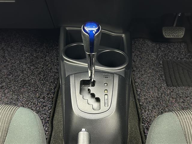 アクア Ｓスタイルブラック　ストラーダナビ　バックカメラ　フルセグテレビ　ＣＤ　ＤＶＤ　ＥＴＣ　Ｂｌｕｅｔｏｏｔｈ　シートヒーター　純正フロアマット　モデリスタアルミホイール　純正オプションフルエアロ　衝突軽減ブレーキ（12枚目）