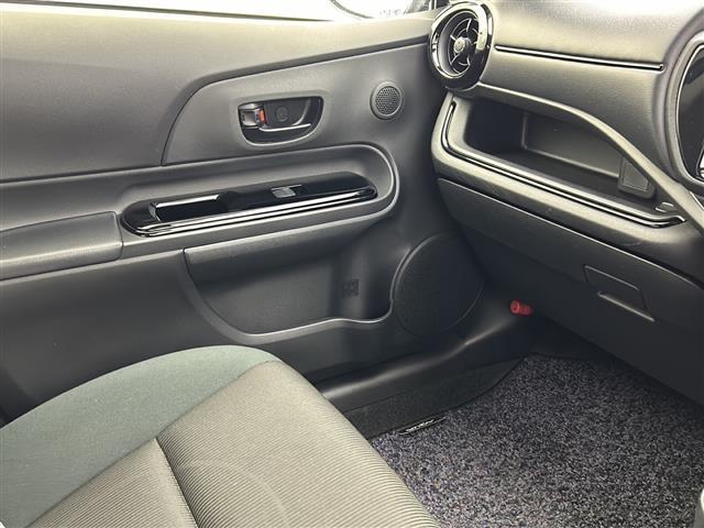 アクア Ｓスタイルブラック　ストラーダナビ　バックカメラ　フルセグテレビ　ＣＤ　ＤＶＤ　ＥＴＣ　Ｂｌｕｅｔｏｏｔｈ　シートヒーター　純正フロアマット　モデリスタアルミホイール　純正オプションフルエアロ　衝突軽減ブレーキ（22枚目）