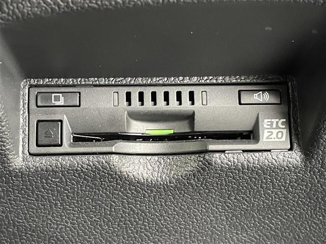 プリウス Ｓツーリングセレクション　トヨタセーフティセンス　純正ナビ（ＮＳＺＴ－Ｗ６６Ｔ）　バックカメラ　黒革シート　シートヒーター　ＬＥＤオートライト　フォグランプ　レーダークルーズコントロール　フルセグＴＶ　ＨＤＭＩ　ブルートゥース（9枚目）