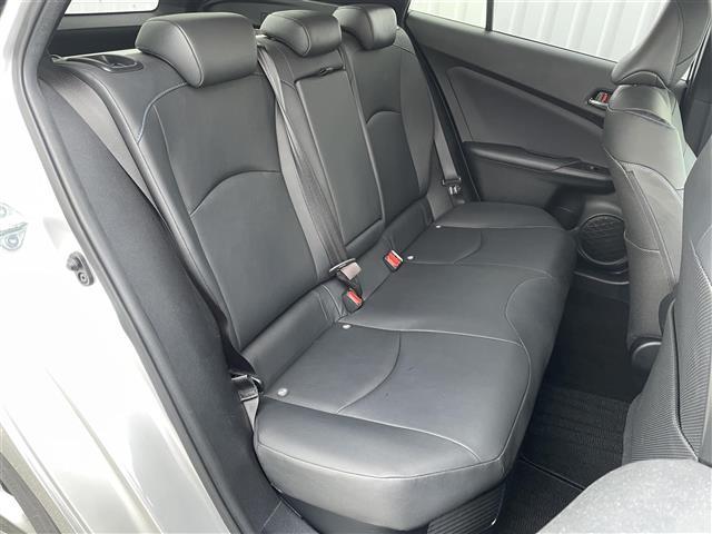 プリウス Ｓツーリングセレクション　トヨタセーフティセンス　純正ナビ（ＮＳＺＴ－Ｗ６６Ｔ）　バックカメラ　黒革シート　シートヒーター　ＬＥＤオートライト　フォグランプ　レーダークルーズコントロール　フルセグＴＶ　ＨＤＭＩ　ブルートゥース（13枚目）