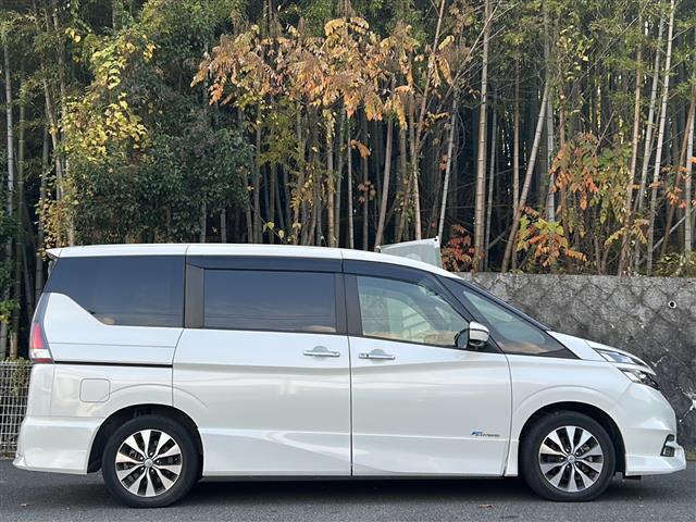 セレナ ハイウェイスター　Ｖセレクション　ワンオーナー・純ナビ・フルセグＴＶ・ＢＴ　Ａｕｄｉｏ・ＣＤ・ＤＶＤ・フリップダウンモニター・レーダークルーズコントロール・バックカメラ・アラウンドビューモニター・両側パワースライドドア・プロパイロット（32枚目）