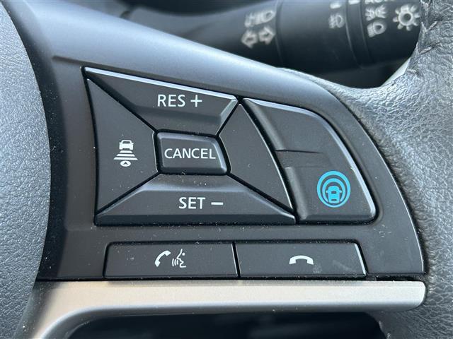 �y�v���p�C���b�g�z�������H�̏a�ؑ��s�Ⓑ���Ԃ̏��q���s���ɁA�A�N�Z���E�u���[�L�E�X�e�A�����O���V�X�e�������䂵�܂��B�@�\�ɂ͌��E�����邽�߂����ӂ��������B