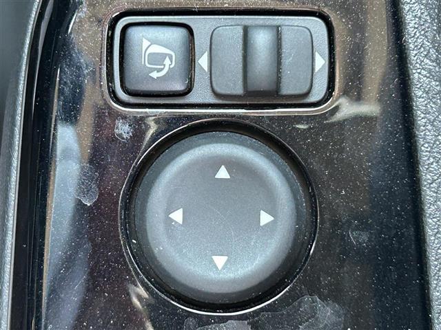 �y�d���i�[�~���[�z�^�]�Ȃ̃X�C�b�`�ŁA�h�A�~���[�̊J��p�x�̒������ł��܂��B