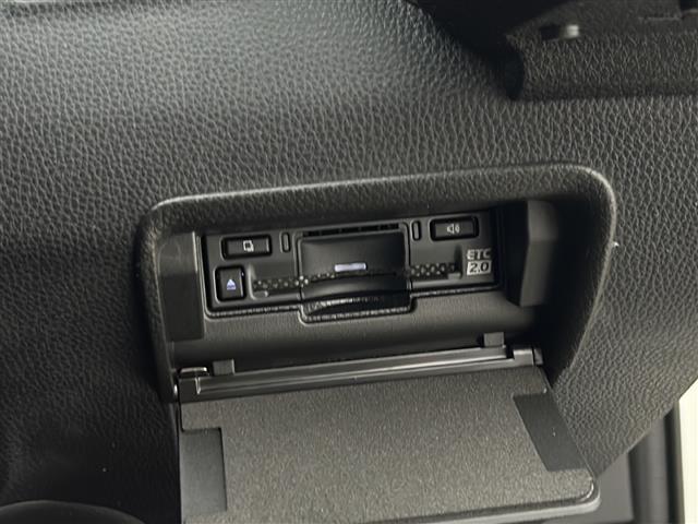 ���ŐV�i�r�i�t���Z�O�E�����Z�O�E�c�u�c�Đ��j�����ē��B�J���b�c�F���A�E�A���p�C���E�C�N���v�X�̃i�r���戵���Ă���o�b�N�J�����i�o�b�N���j�^�[�j��ȃ��j�^�[�i�t���b�v�_�E�����j�^�[�j�̎�t���\�ł��B