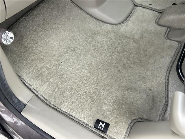 Ｎ－ＢＯＸ Ｇ・Ｌパッケージ　純正ナビ　バックカメラ　両側スライドドア　衝突軽減システム　横滑り防止　ＥＴＣ　純正アルミホイール夏タイヤ積み込み　ヘッドライトレベライザー　スマートキー　プッシュスタート　電動格納ミラー　禁煙車（19枚目）