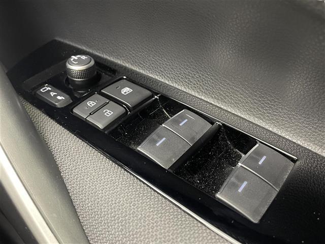 カローラツーリング ハイブリッド G 4WD 純正ディスプレイオーディオ バックカメラ アダプティブクルーズコントロール 衝突軽減 レーンアシスト 横滑り防止 ビルトインETC2.0 スマートキー プッシュスタート 禁煙車(10枚目)