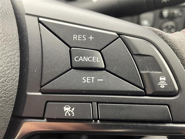 ノート ｅ－パワーニスモ　Ｓ　純正ナビ　全方位カメラ　衝突軽減システム　デジタルインナーミラー　アダプティブクルーズコントロール　レーンアシスト　横滑り防止　ＥＴＣ　ドライブレコーダー　スマートキー　プッシュスタート　禁煙車（9枚目）