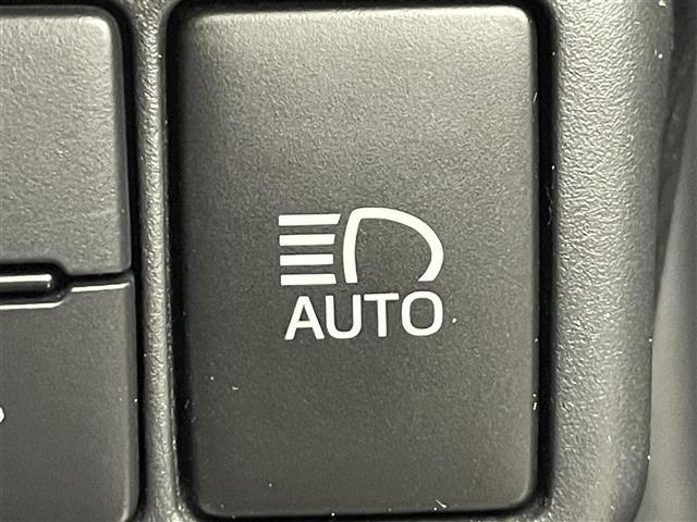 アクア Ｓスタイルブラック　社外ナビ　バックカメラ　衝突軽減システム　オートマチックハイビーム　レーンアシスト　ヘッドライトレベライザー　ＥＴＣ　横滑り防止　ステアリングスイッチ　スマートキー　プッシュスタート　禁煙車（9枚目）