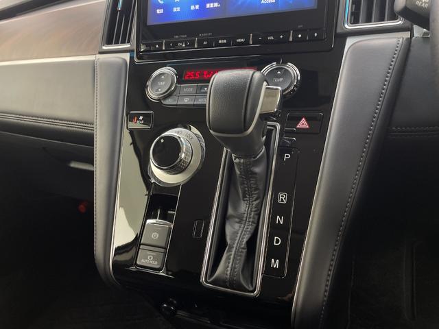 デリカＤ：５ Ｇ　パワーパッケージ　純正１０型ナビ　全周囲カメラ　パワーバックドア　アダプティブクルーズ　シートヒーター　ＢＳＭ　パワーシート　衝突被害軽減ブレーキ　車線逸脱警報　オートハイビーム　ＬＥＤヘッドライト　禁煙車（21枚目）