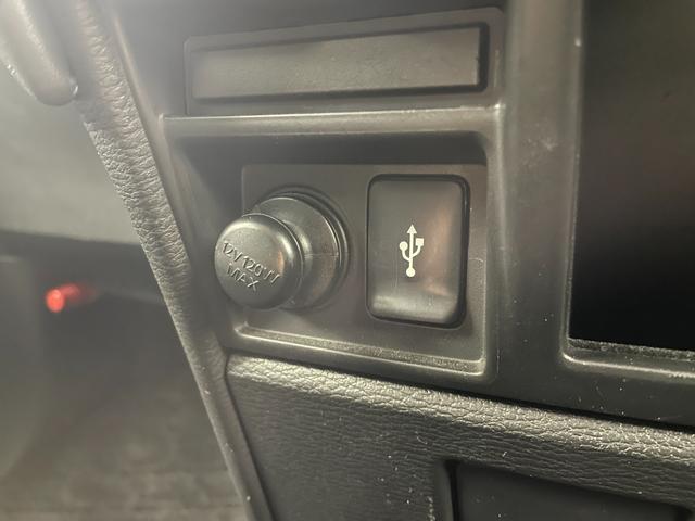 デリカＤ：５ Ｇ　パワーパッケージ　純正１０型ナビ　全周囲カメラ　パワーバックドア　アダプティブクルーズ　シートヒーター　ＢＳＭ　パワーシート　衝突被害軽減ブレーキ　車線逸脱警報　オートハイビーム　ＬＥＤヘッドライト　禁煙車（22枚目）