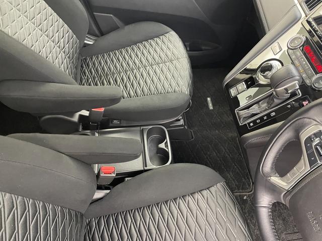 デリカＤ：５ Ｇ　パワーパッケージ　純正１０型ナビ　全周囲カメラ　パワーバックドア　アダプティブクルーズ　シートヒーター　ＢＳＭ　パワーシート　衝突被害軽減ブレーキ　車線逸脱警報　オートハイビーム　ＬＥＤヘッドライト　禁煙車（25枚目）