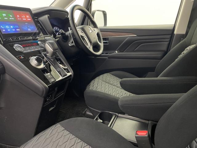 デリカＤ：５ Ｇ　パワーパッケージ　純正１０型ナビ　全周囲カメラ　パワーバックドア　アダプティブクルーズ　シートヒーター　ＢＳＭ　パワーシート　衝突被害軽減ブレーキ　車線逸脱警報　オートハイビーム　ＬＥＤヘッドライト　禁煙車（32枚目）