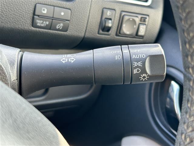 セレナ ハイウェイＳ　Ｇ　Ｓ　ＨＶ　Ａセーフ　禁煙車　純正ナビ　ＴＶ　ＢＴ　ＣＤ　ＡＵＸ　ＥＴＣ　バックカメラ　アラウンドビューモニター　クルーズコントロール　ドライブレコーダー　純正フロアマット　純正アルミホイール　両側パワースライドドア（17枚目）