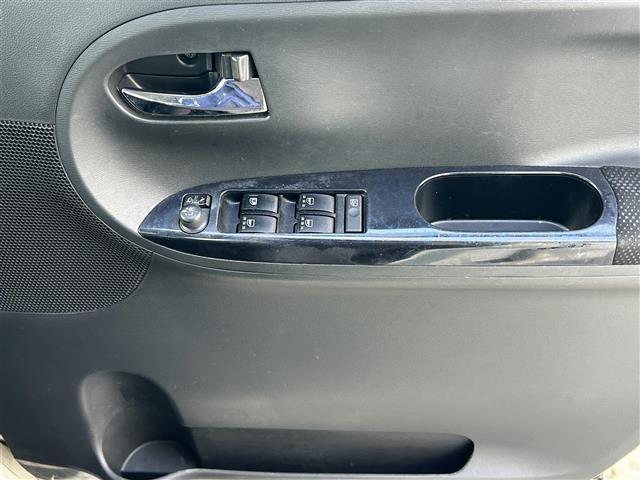 タント カスタムRS トップエディションSAIII ◇プッシュスタート◇社外ナビ◇バックカメラ◇ETC◇ハーフレザーシート◇ターボ付き◇アイドリングストップ◇横滑り防止装置◇衝突軽減ブレーキ◇両側パワースライドドア◇純正フロアマット(28枚目)