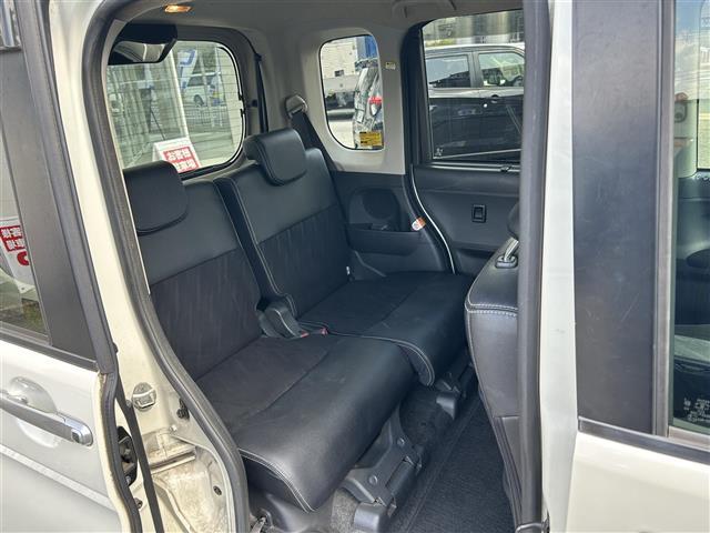 タント カスタムRS トップエディションSAIII ◇プッシュスタート◇社外ナビ◇バックカメラ◇ETC◇ハーフレザーシート◇ターボ付き◇アイドリングストップ◇横滑り防止装置◇衝突軽減ブレーキ◇両側パワースライドドア◇純正フロアマット(34枚目)