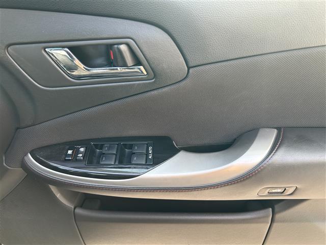 クラウン アスリート　スペシャルパッケージ　◆スマートキー◆プッシュスタート◆バックカメラ◆ＥＴＣ◆クルーズコントロール◆ステアリングリモコン◆電動格納ドアミラー◆パワーウインドウ◆防眩ミラー◆オートライト◆エアロ◆オートライト◆取扱説明書（31枚目）