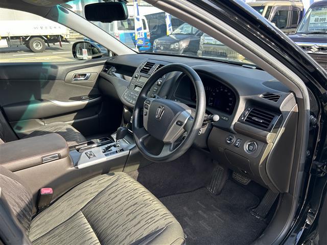 クラウン アスリート　スペシャルパッケージ　◆スマートキー◆プッシュスタート◆バックカメラ◆ＥＴＣ◆クルーズコントロール◆ステアリングリモコン◆電動格納ドアミラー◆パワーウインドウ◆防眩ミラー◆オートライト◆エアロ◆オートライト◆取扱説明書（32枚目）