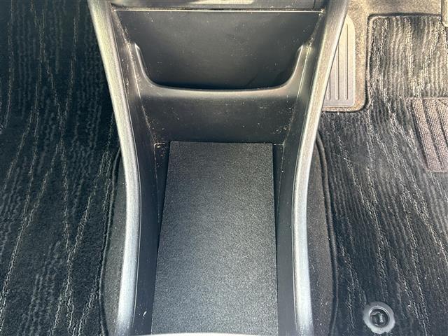 プリウスアルファ Ｓ　社外ナビ　ＥＴＣ　ＤＴＶ　ＢＴ　ＤＶＤ　ＣＤ　純正フロアマット　プッシュスタート　ドアバイザー（26枚目）