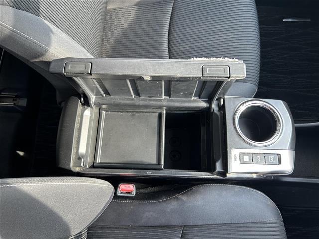 プリウスアルファ Ｓ　社外ナビ　ＥＴＣ　ＤＴＶ　ＢＴ　ＤＶＤ　ＣＤ　純正フロアマット　プッシュスタート　ドアバイザー（28枚目）